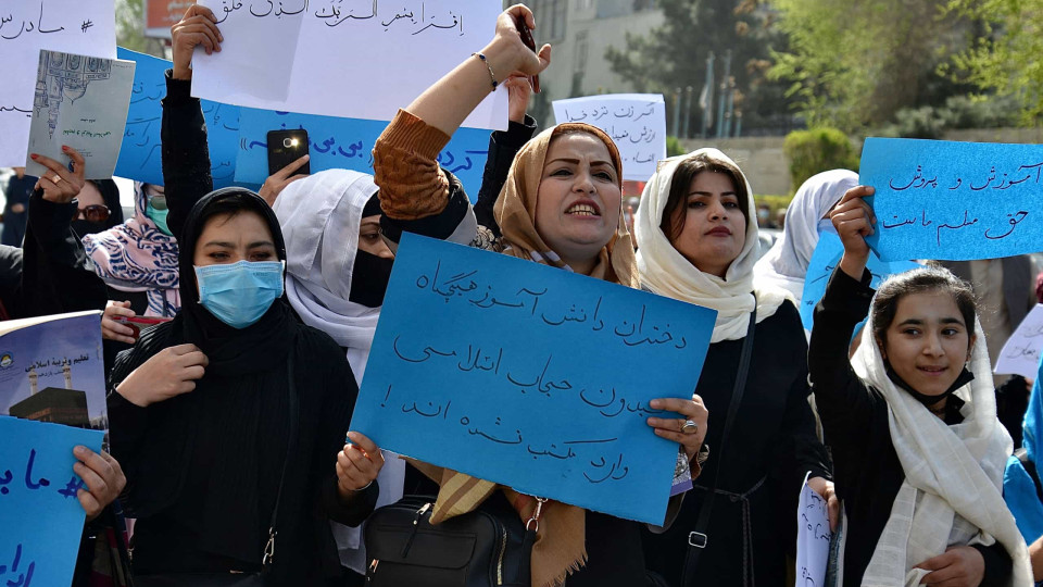 PE denuncia deterioração dos direitos das mulheres no Afeganistão