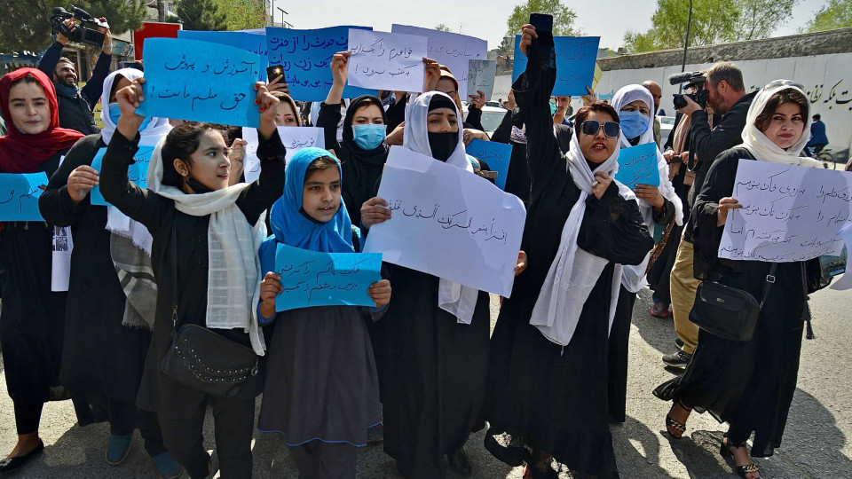 ONU condena restrições aos direitos das mulheres no Afeganistão