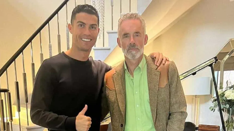 Cristiano Ronaldo criticado após foto com psicólogo Jordan B. Peterson