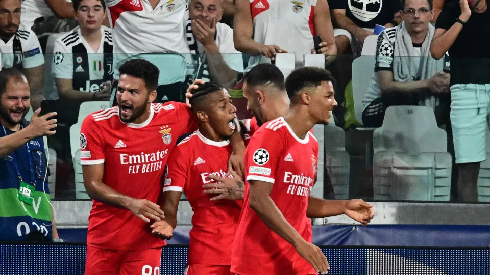 Benfica dá a cambalhota em Turim e quebra jejum em Itália