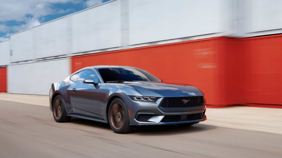 Aí está o novo Ford Mustang. Traz consigo um motor V8