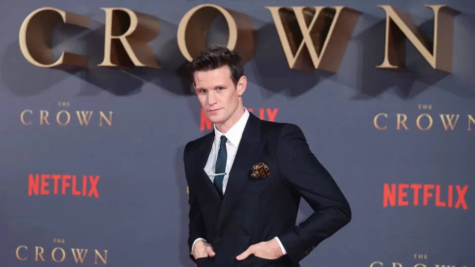 Matt Smith, ator de 'The Crown', diz que rainha era fã da série