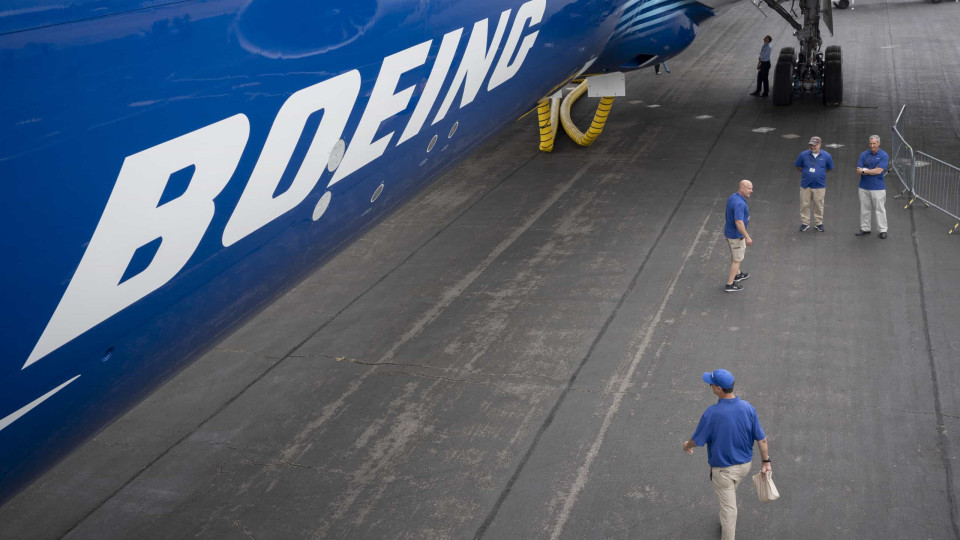 Prejuízos da Boeing diminuem ara 385 milhões de euros no 1.º trimestre