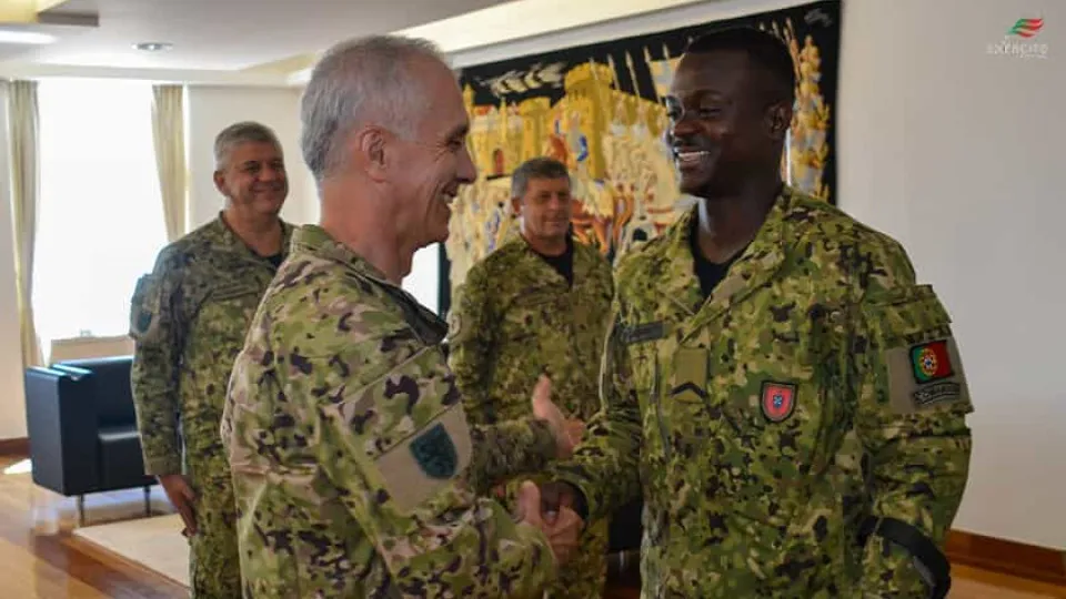 "Exemplo de perseverança". Camará promovido a Segundo-Cabo do Exército