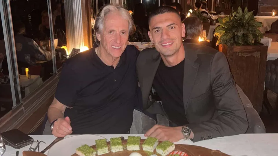 Demiral aproveitou pausa para ir à Turquia... jantar com Jorge Jesus