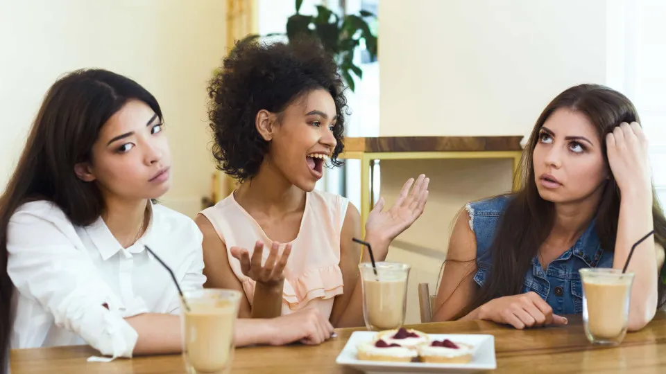 Signos do zodíaco que nunca se cansam de conversar