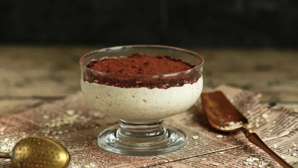 Só precisa de quatro ingredientes para fazer este tiramisù saudável