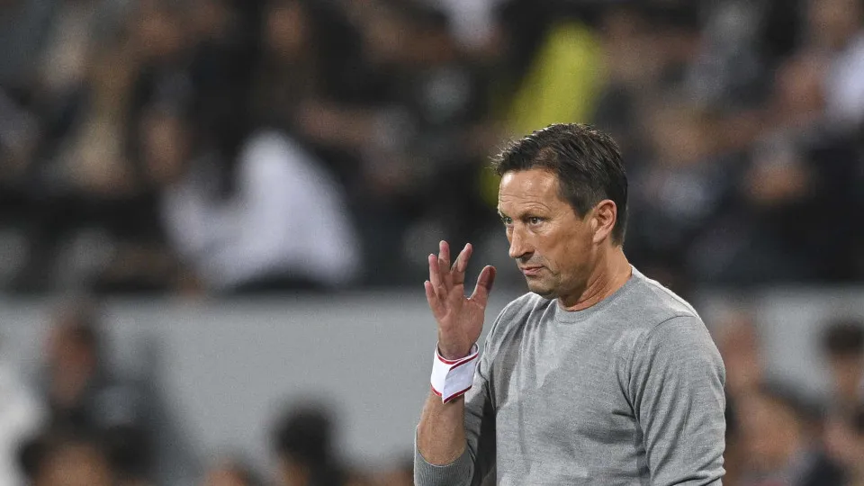 Schmidt surpreende no Minho. Os onzes para o Vitória SC-Benfica
