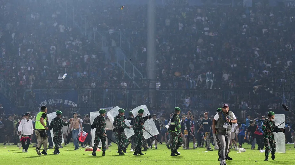 Dois responsáveis do Arema FC suspensos "para toda a vida" pela Federação