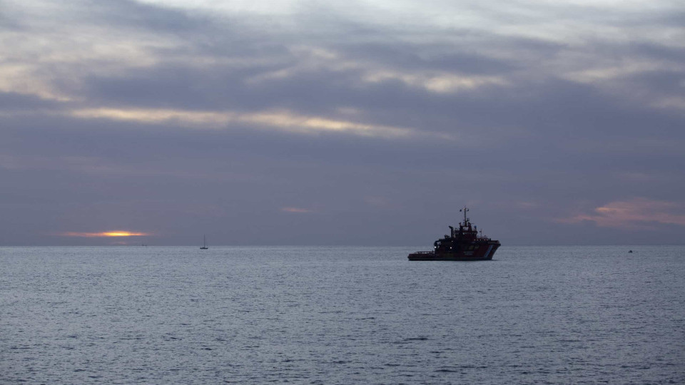 Autoridades espanholas retomam buscas por 10 desaparecidos no mar