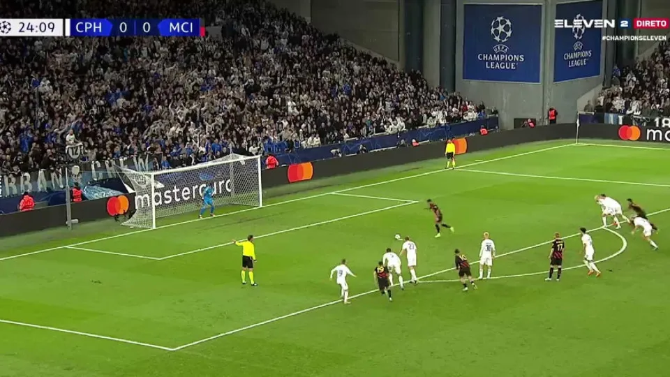 Grabara travou penálti de Mahrez e levou adeptos do Copenhaga ao delírio