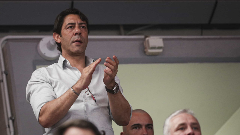 Rui Costa suspenso por 'rajada' no Benfica-Sporting: "Artista do cara***"