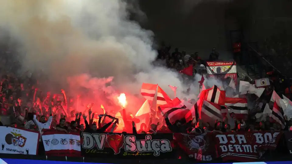 Claque do Benfica anuncia ausência no Clássico e aponta dedo ao FC Porto