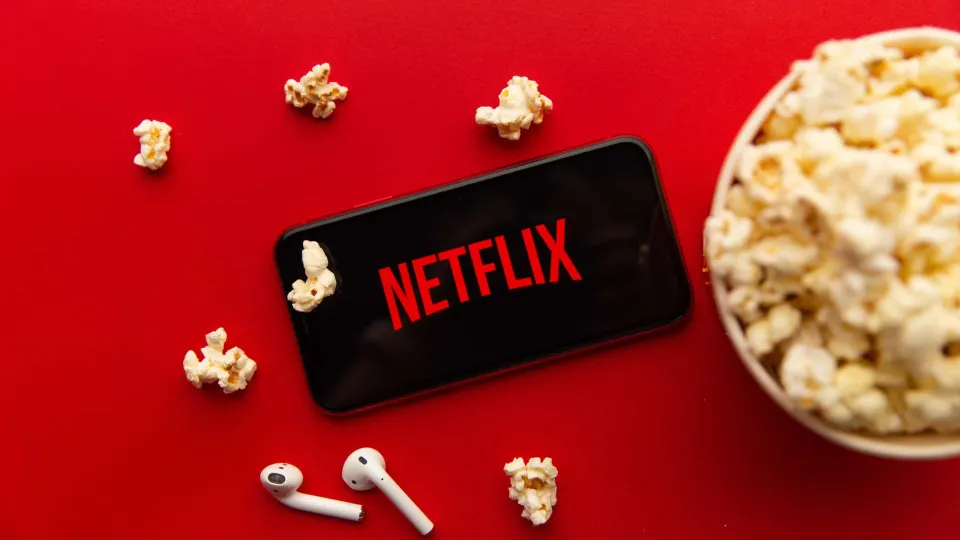 Além de séries e filmes, Netflix também vai passar a mostrar podcasts