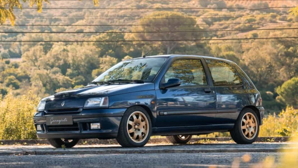Este Renault de 1994 custa 30.000 euros e há uma razão para isso