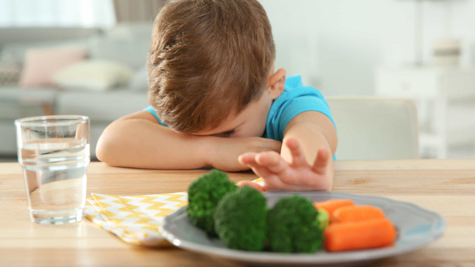 Cinco estratégias para convencer miúdos (e graúdos) a comerem legumes