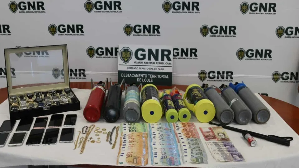 Homem detido por tráfico de droga. GNR apreende óxido nitroso