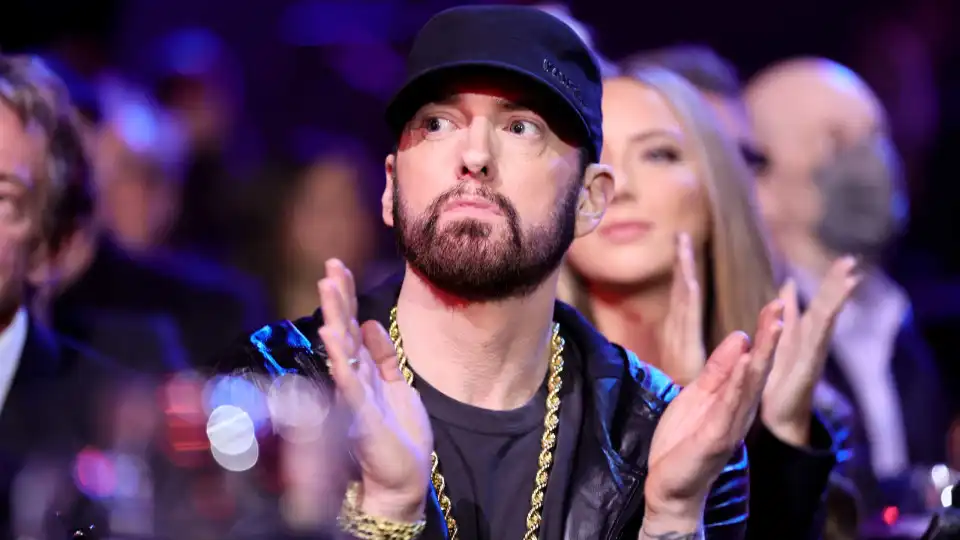 Eminem não só foi ao casamento da filha, como a levou ao altar