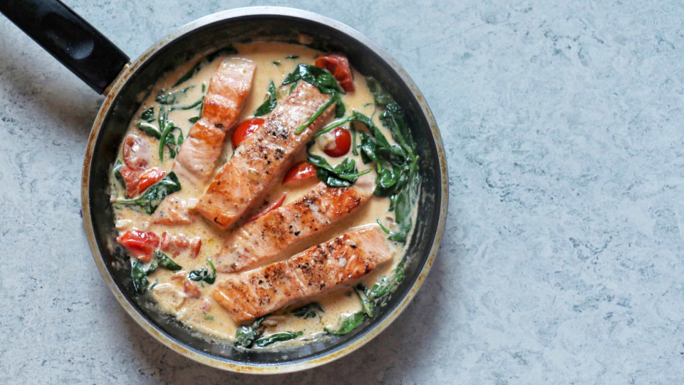 Se já não sabe como cozinhar salmão, experimente esta receita