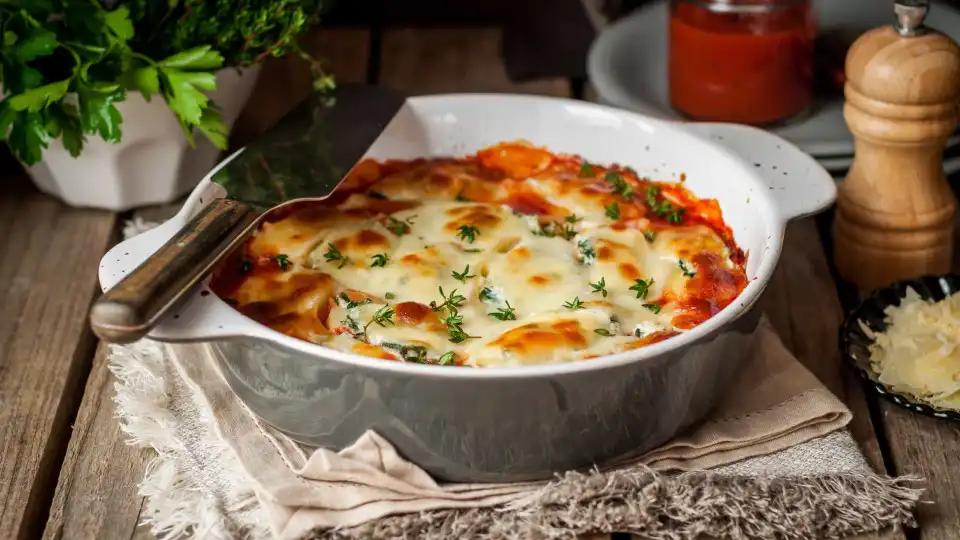 Receita de lasanha baixa em calorias e tão simples que vai ter de testar