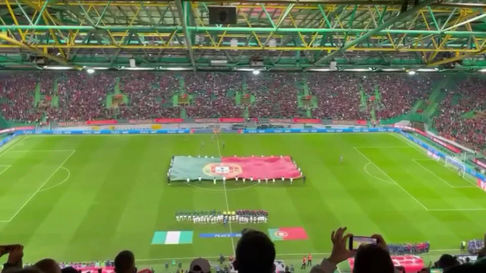 Arrepiante: O hino de Portugal antes do duelo com a Nigéria