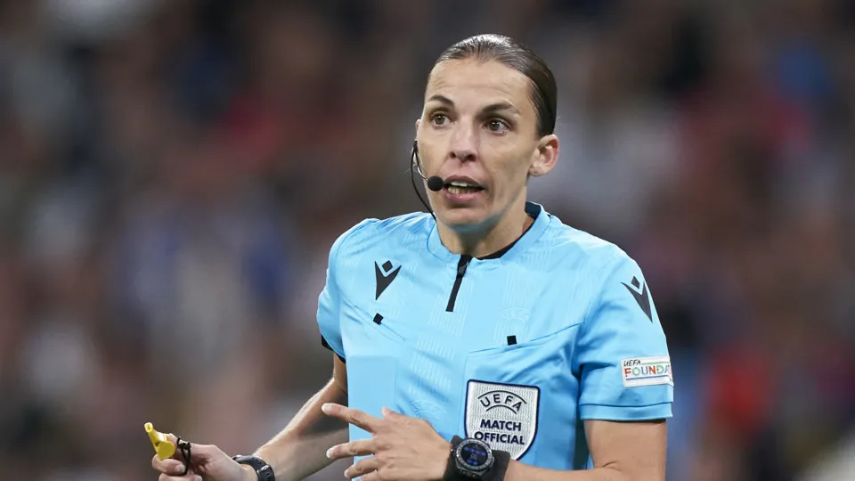 Mulheres em estreia na arbitragem do Mundial. Portugueses... nem vê-los