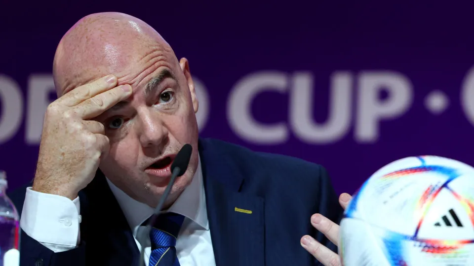 E vão 4. Número de países a virar costas a Infantino não para de crescer