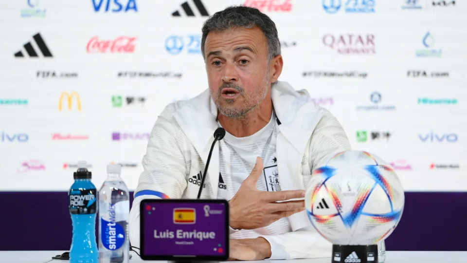 Luis Enrique denuncia "campanha" contra Busquets e Jordi Alba