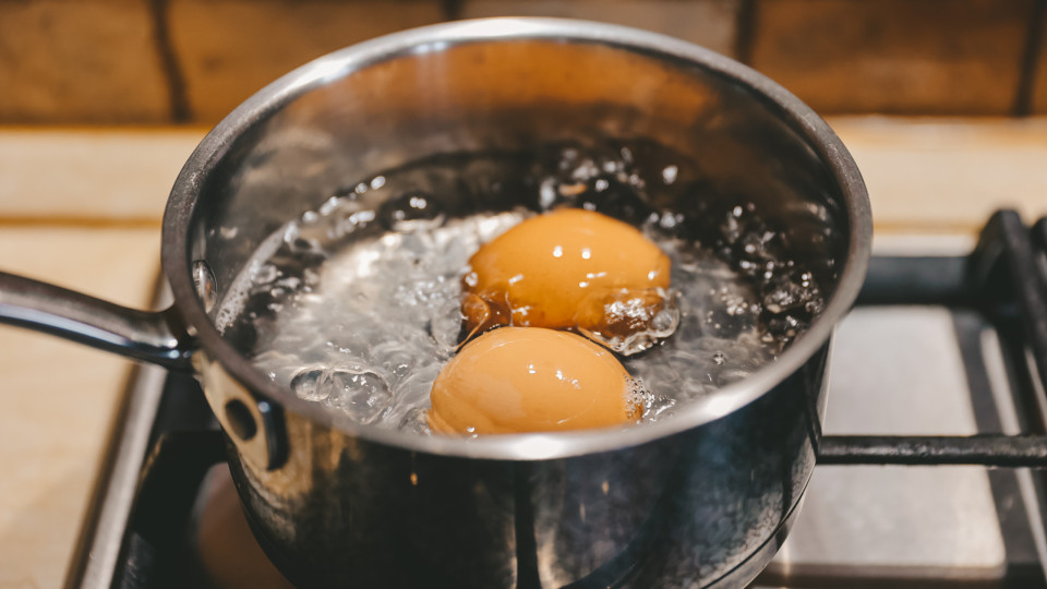 O truque de chef para saber se o ovo está cozido na perfeição