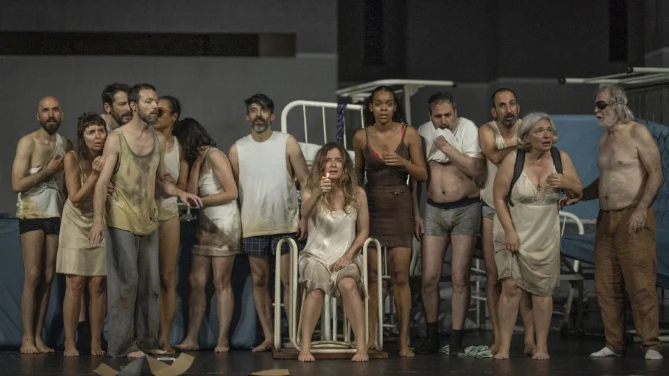 'Ensaio Sobre a Cegueira' volta a cena no Teatro São João