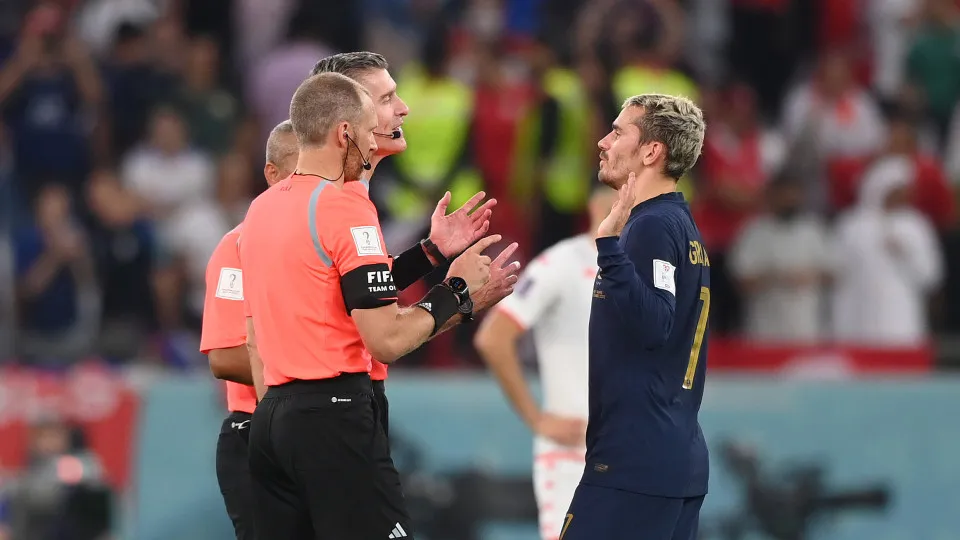 Oficial: França queixa-se à FIFA do golo anulado a Griezmann