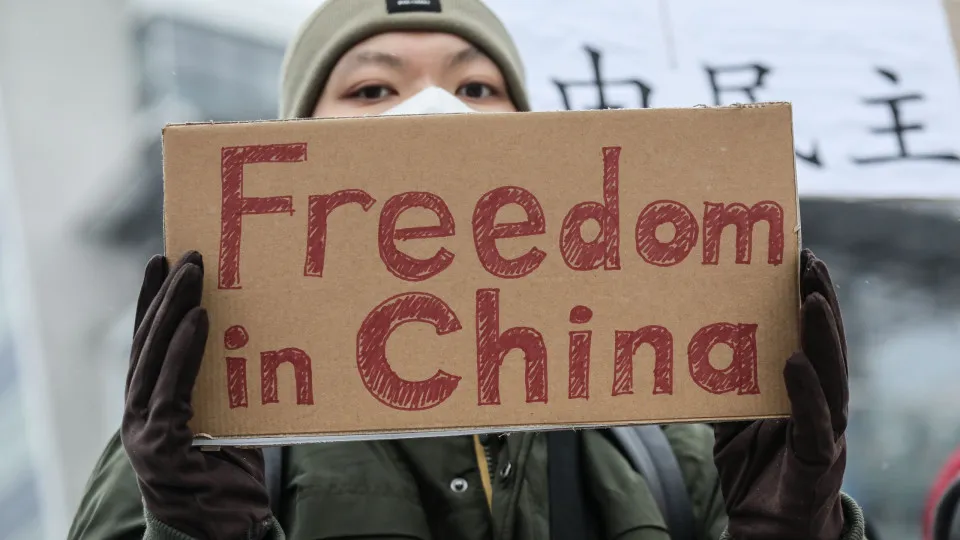 Duas centenas protestam contra regime chinês em Washington D.C.