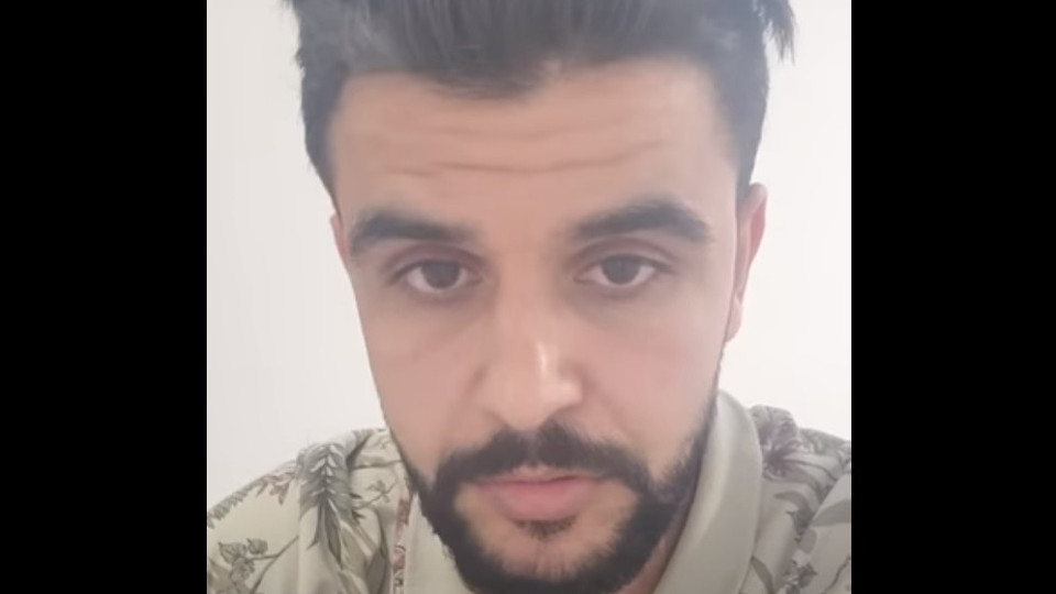 Youtuber argelino mostra marcas das agressões de Samuel Eto'o