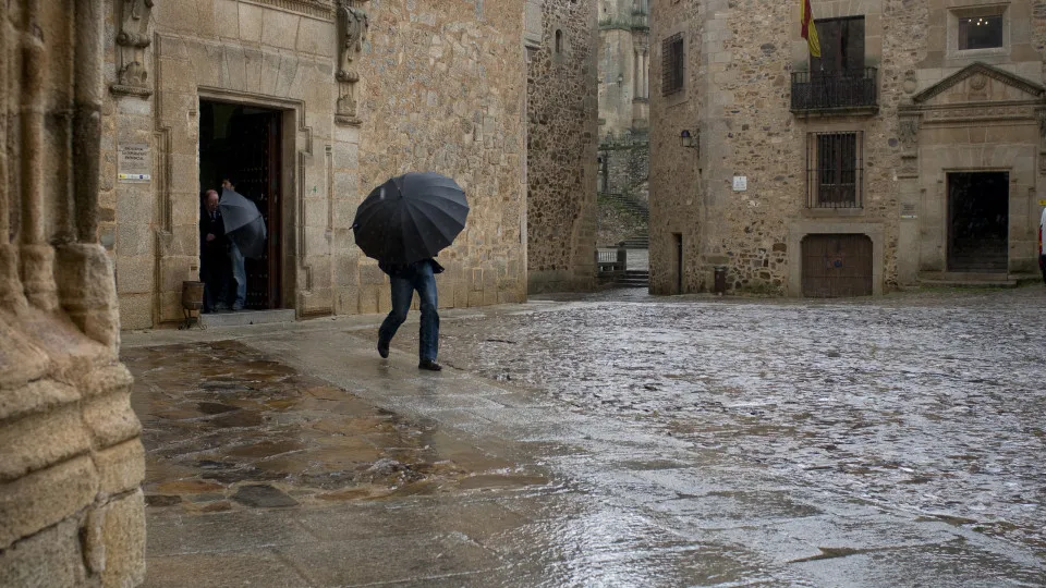 Chuva. Dezenas de estradas cortadas na região espanhola da Extremadura