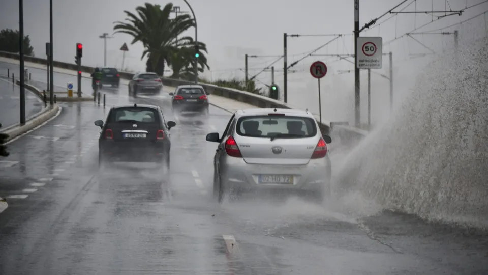 Chuva. Câmara de Oeiras diz que concelho está a retomar a normalidade