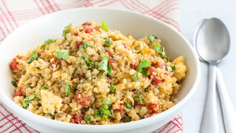 Almoço leve depois do Natal? Experimente este 'arroz' de couve-flor