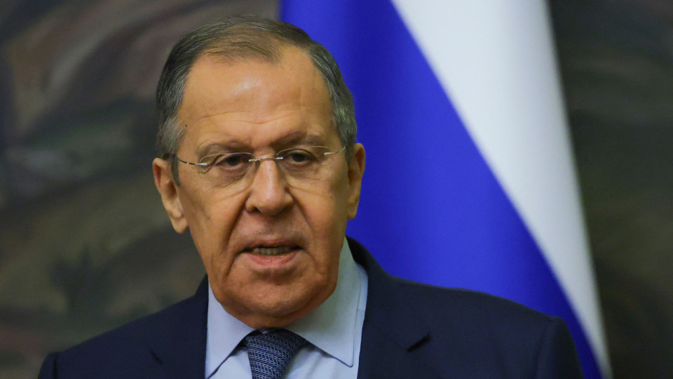 "Desespero crescente". Lavrov diz que Ocidente quer "substituir" Zelensky