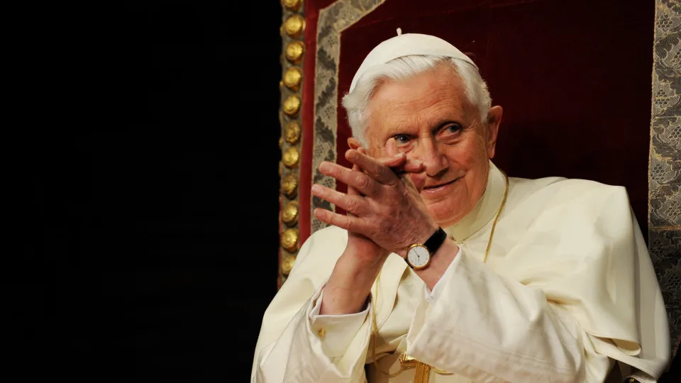 Pontificado de Bento XVI foi "essencial entre João Paulo II e Francisco"