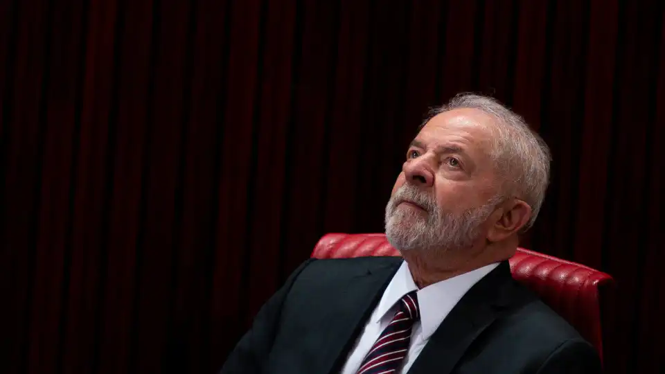 "Parece que todos morreram". Lula pede minuto de silêncio por vítimas