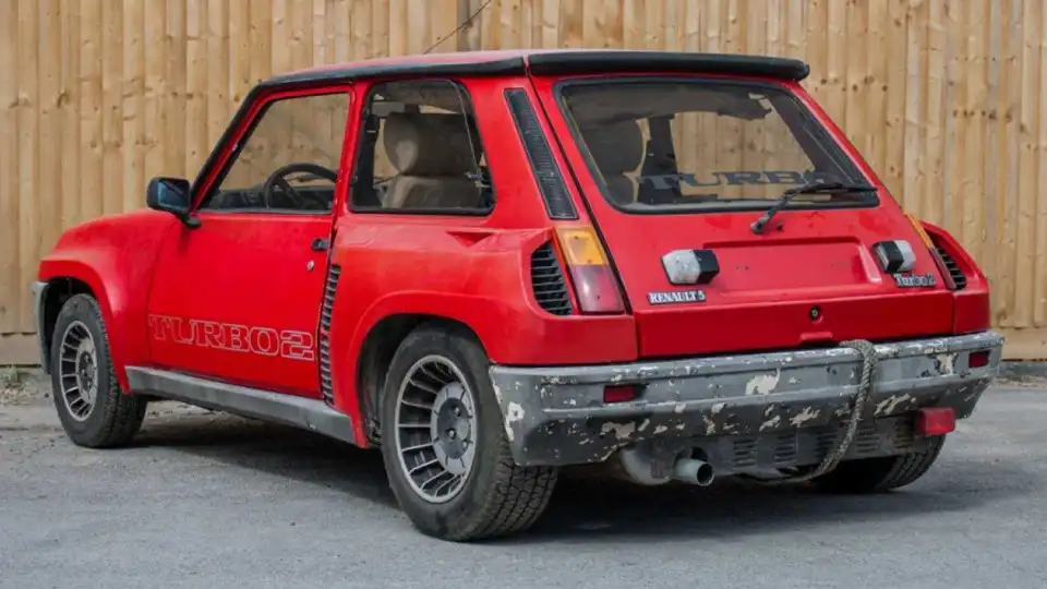 Mesmo neste estado, este Renault 5 Turbo Evo2 foi comprado por 60.000€