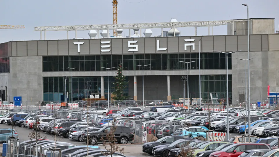 Tesla cresceu em 2022, mas falhou previsões