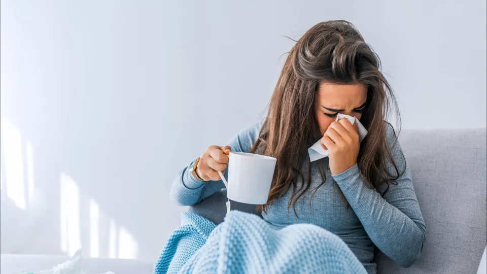 Está com gripe? Saiba que medicamentos tomar e conheça soluções caseiras