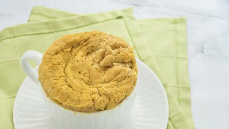 Delicie-se! Este bolo de caneca 'fit' é para devorar sem culpa