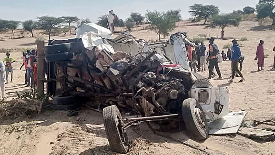 Pelo menos 19 mortos em colisão entre autocarro e camião no Senegal