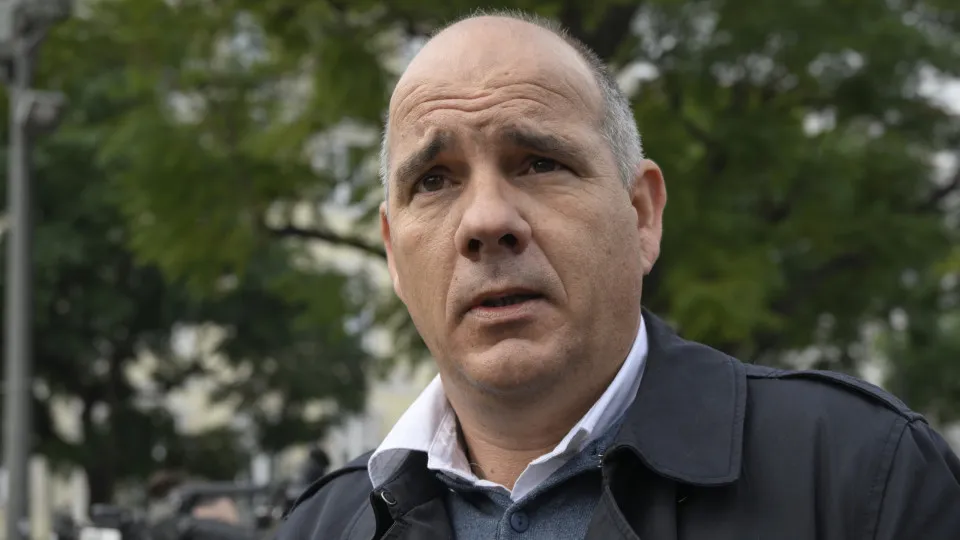 Raimundo pede voto em "gente de verdade" e não "troca-tintas" em Setúbal