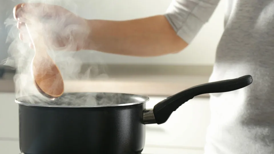Está doente? Esqueça a canja e faça esta sopa que se tornou viral