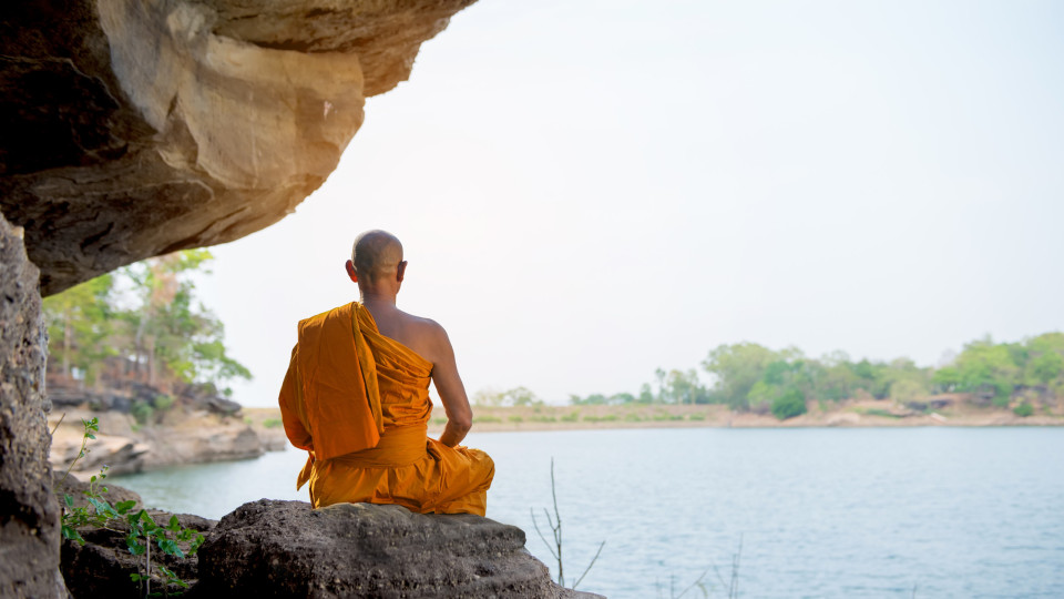 Quer ser mais saudável? Meditar com um monge budista pode ajudar