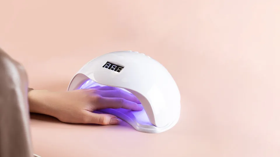 Secadores de unhas de luz ultravioleta danificam ADN e provocam mutações