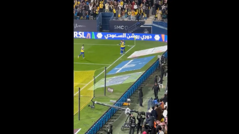 A reação de Cristiano Ronaldo ao golo de Talisca no Al Nassr-Al Ettifaq