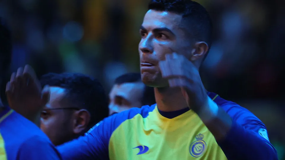 Cristiano Ronaldo reage após a estreia (com vitória) no Al Nassr